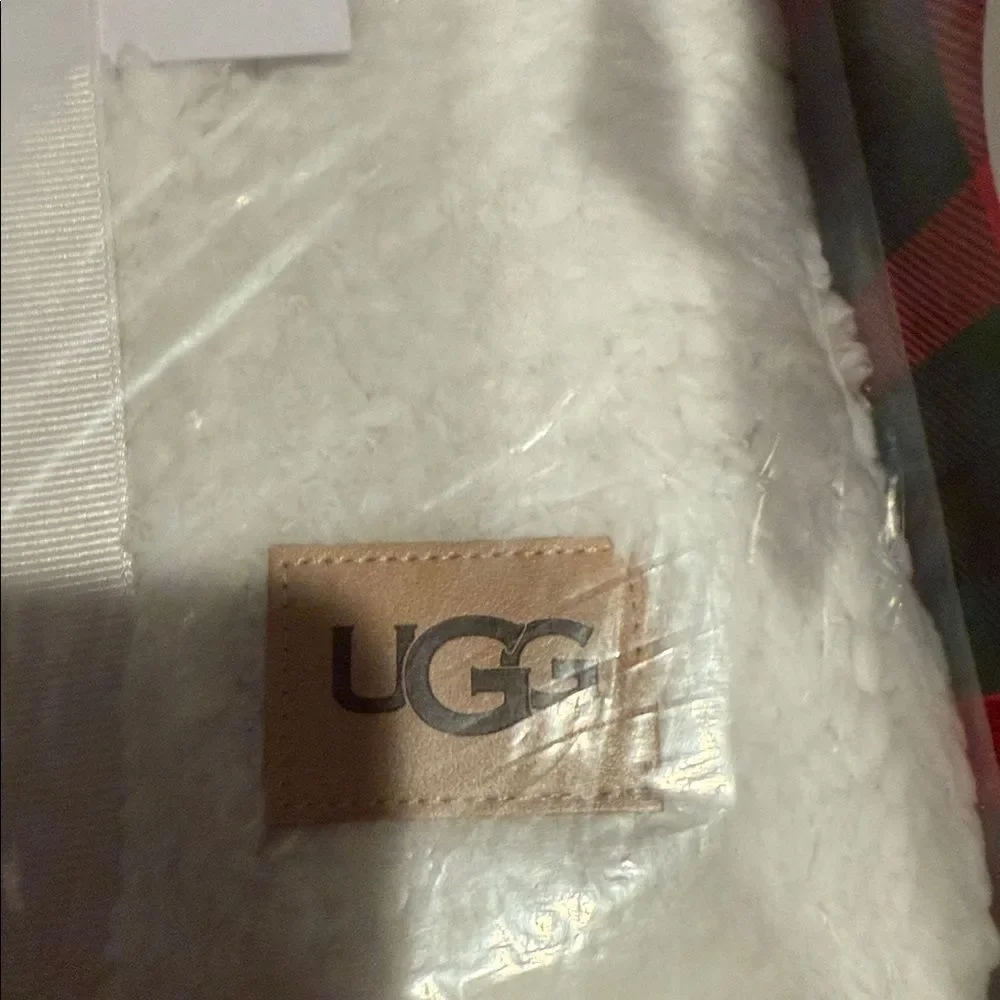 UGG Luxurious Sherpa Throw Blanket - Cream, Gray